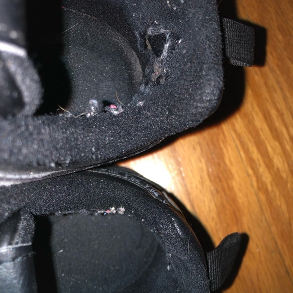 Black Fila Disruptors, Women’s Size 8 - Picture 3 of 4